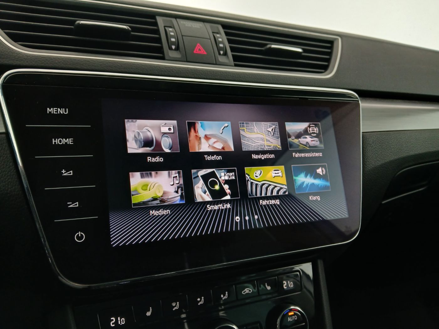 Skoda Superb Combi 2.0 TDI Style DSG | Bild 22 von 26