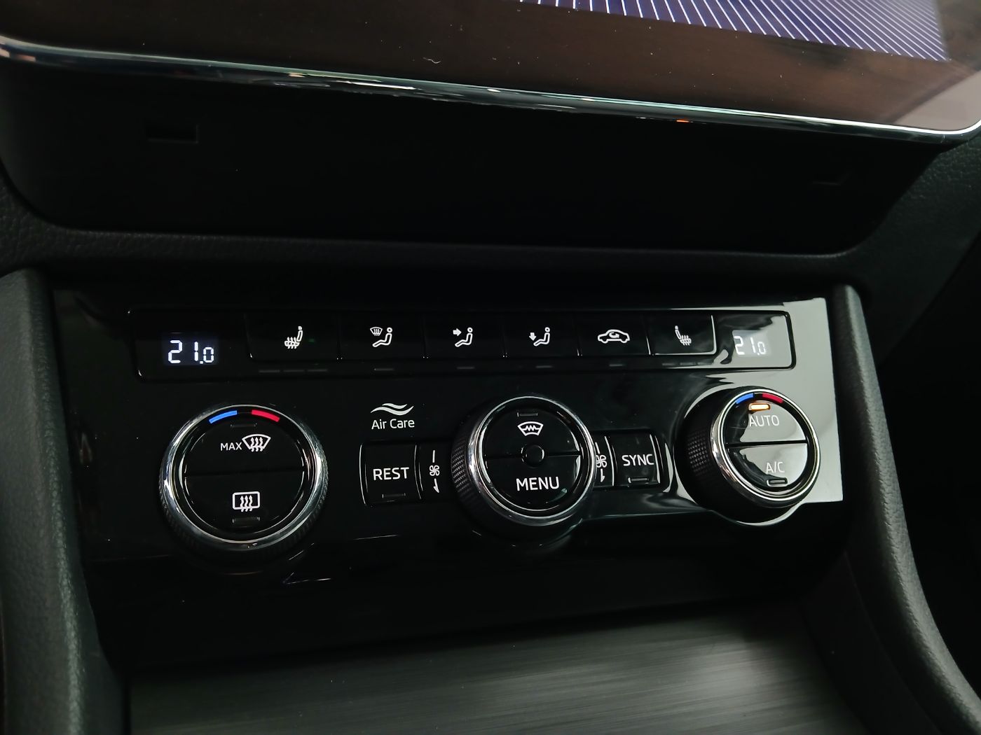 Skoda Superb Combi 2.0 TDI Style DSG | Bild 23 von 26