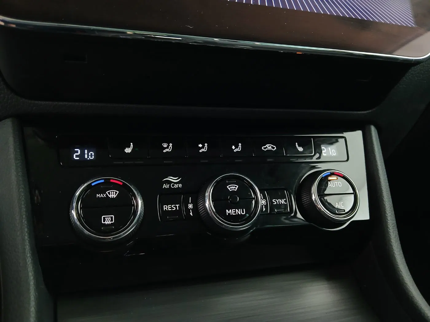 Skoda Superb Combi 2.0 TDI Style DSG | Bild 23 von 26