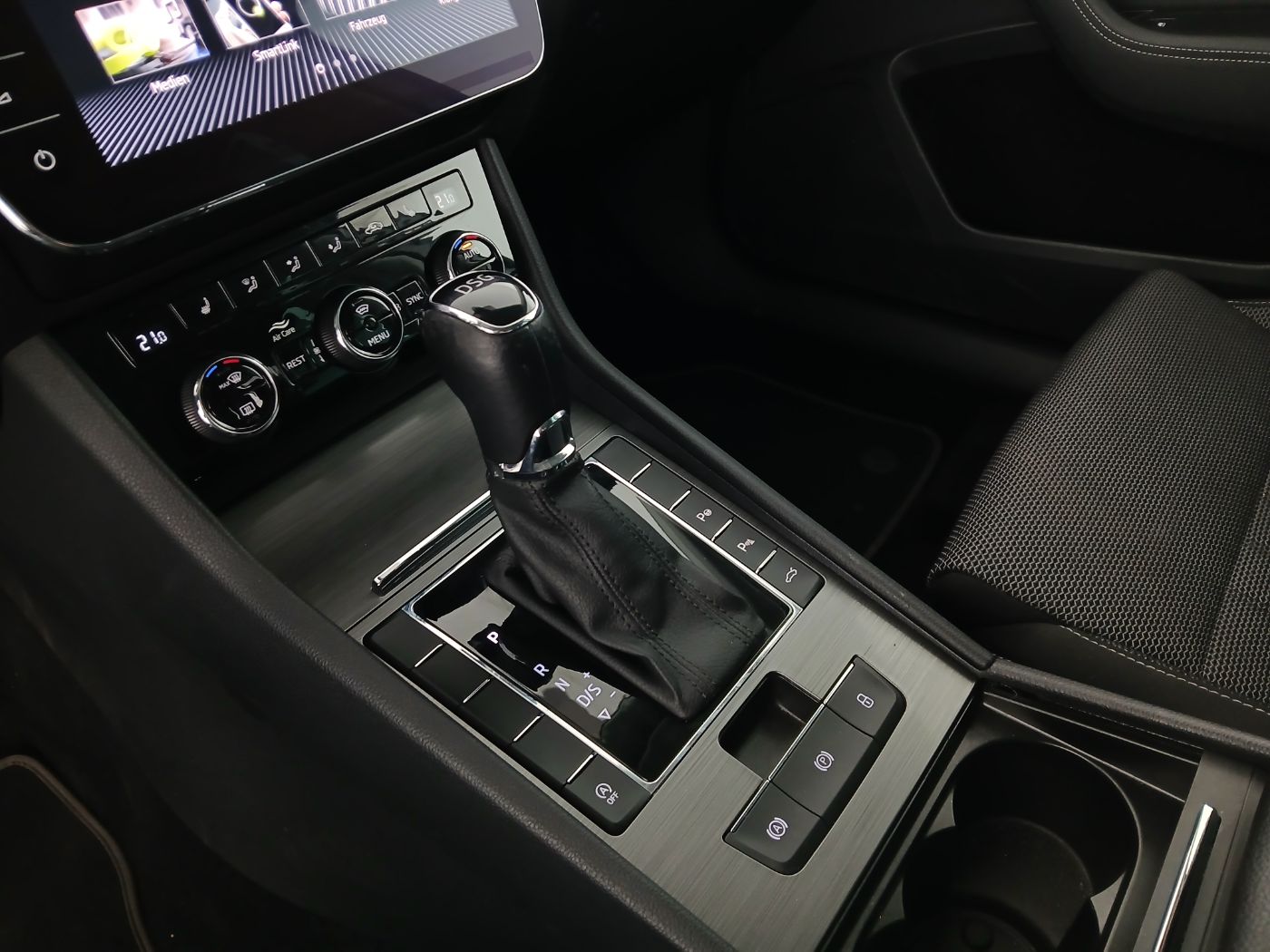 Skoda Superb Combi 2.0 TDI Style DSG | Bild 24 von 26