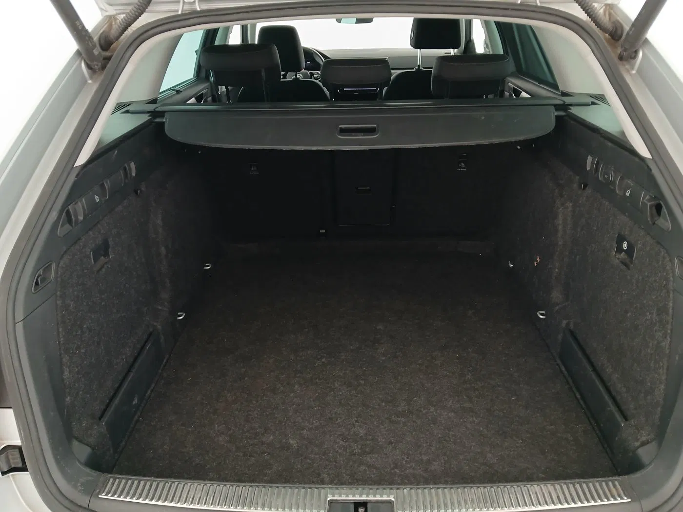 Skoda Superb Combi 2.0 TDI Style DSG | Bild 25 von 26