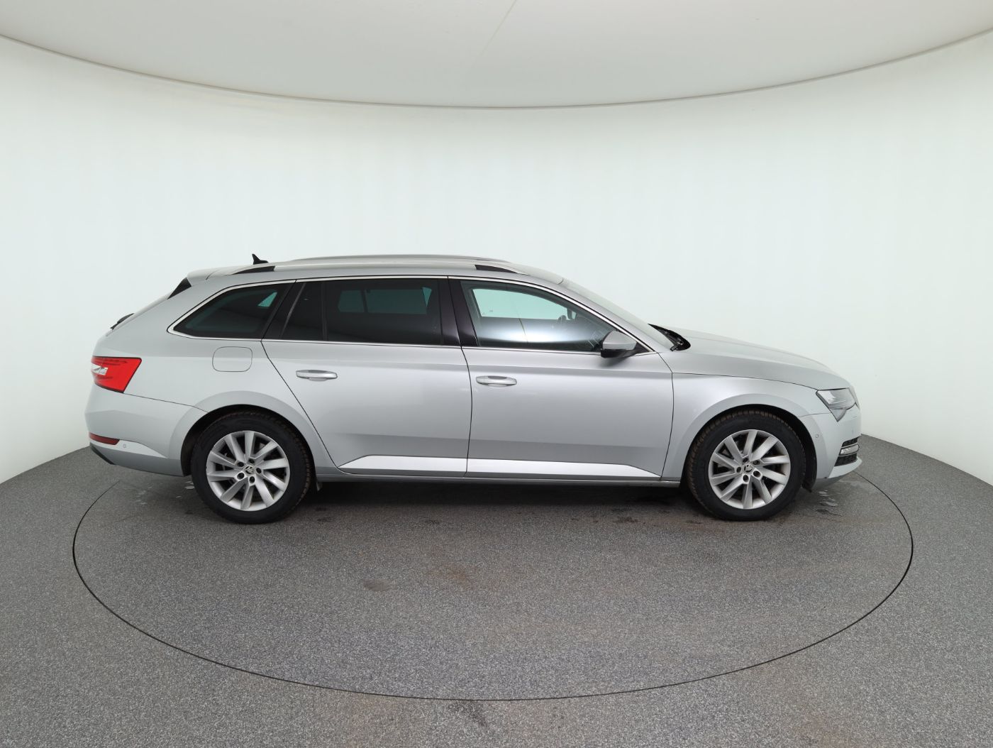 Skoda Superb Combi 2.0 TDI Style DSG | Bild 5 von 26