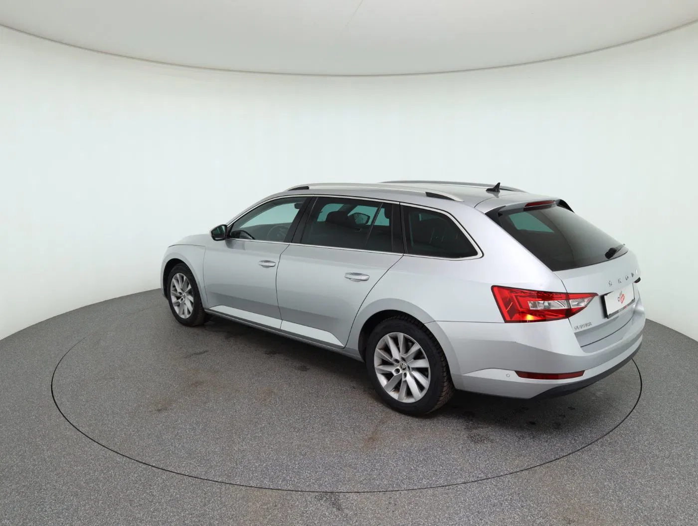 Skoda Superb Combi 2.0 TDI Style DSG | Bild 8 von 26