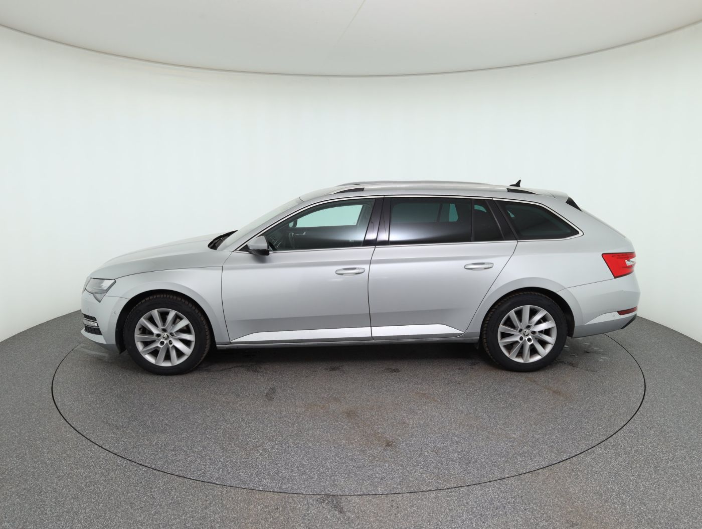 Skoda Superb Combi 2.0 TDI Style DSG | Bild 9 von 26