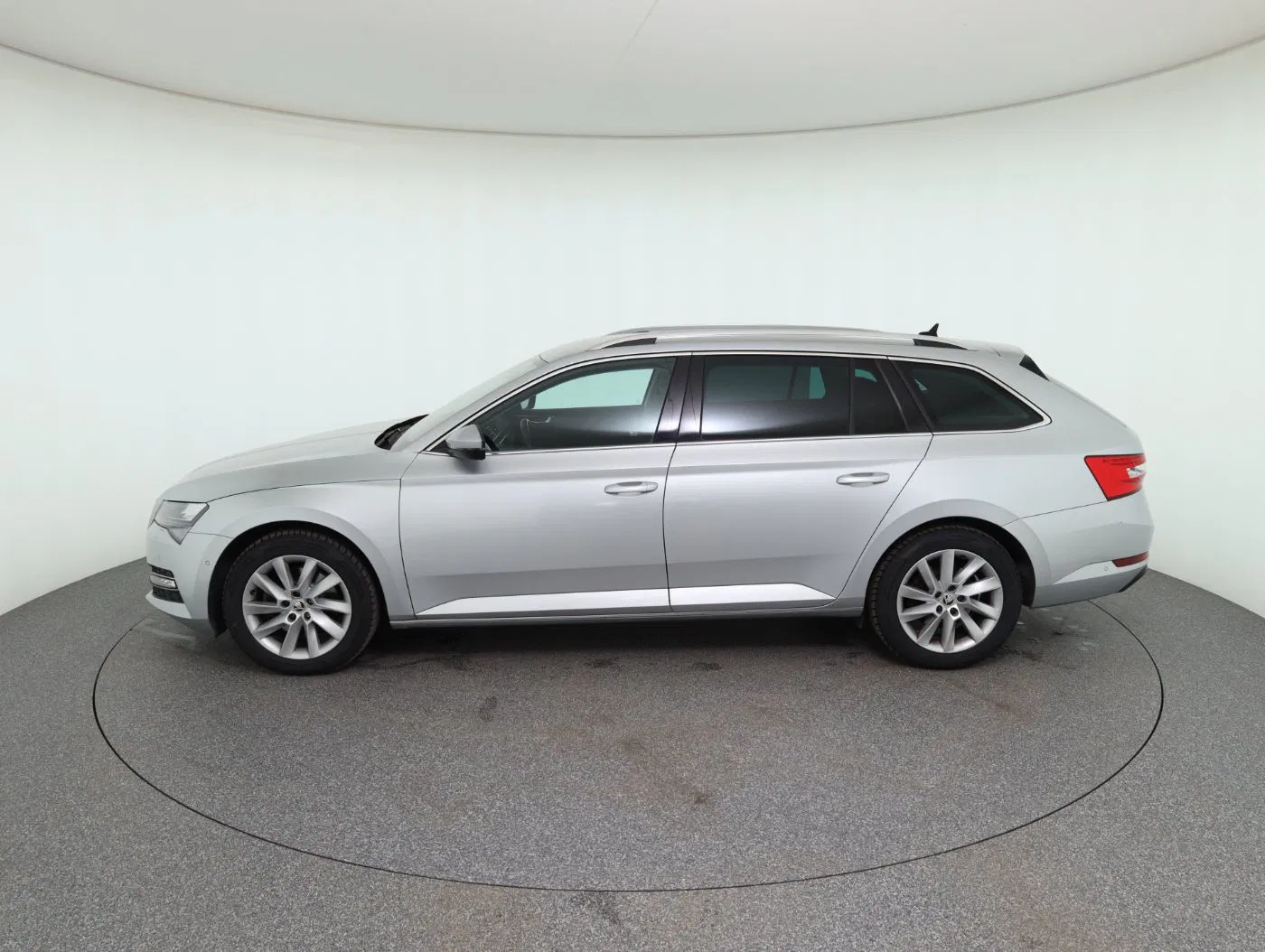 Skoda Superb Combi 2.0 TDI Style DSG | Bild 9 von 26