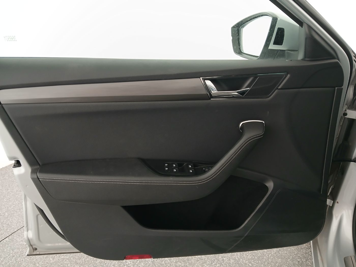 Skoda Superb Combi 2.0 TDI Style DSG | Bild 11 von 26