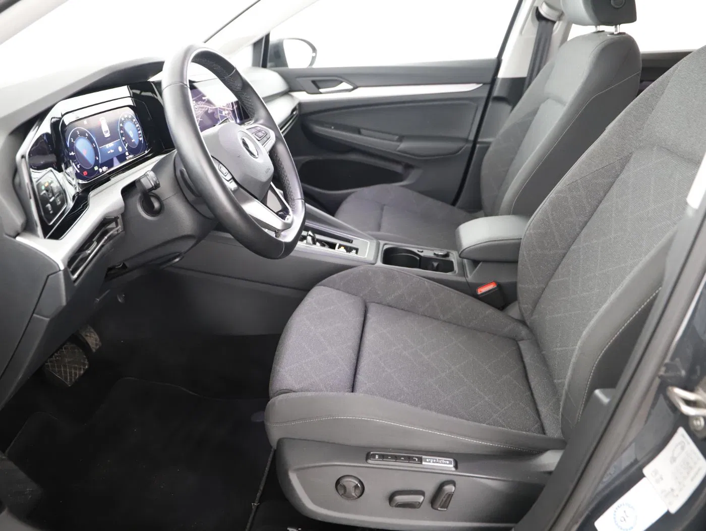 VW Golf VIII Var. 2.0 TDI Life DSG | Bild 14 von 28