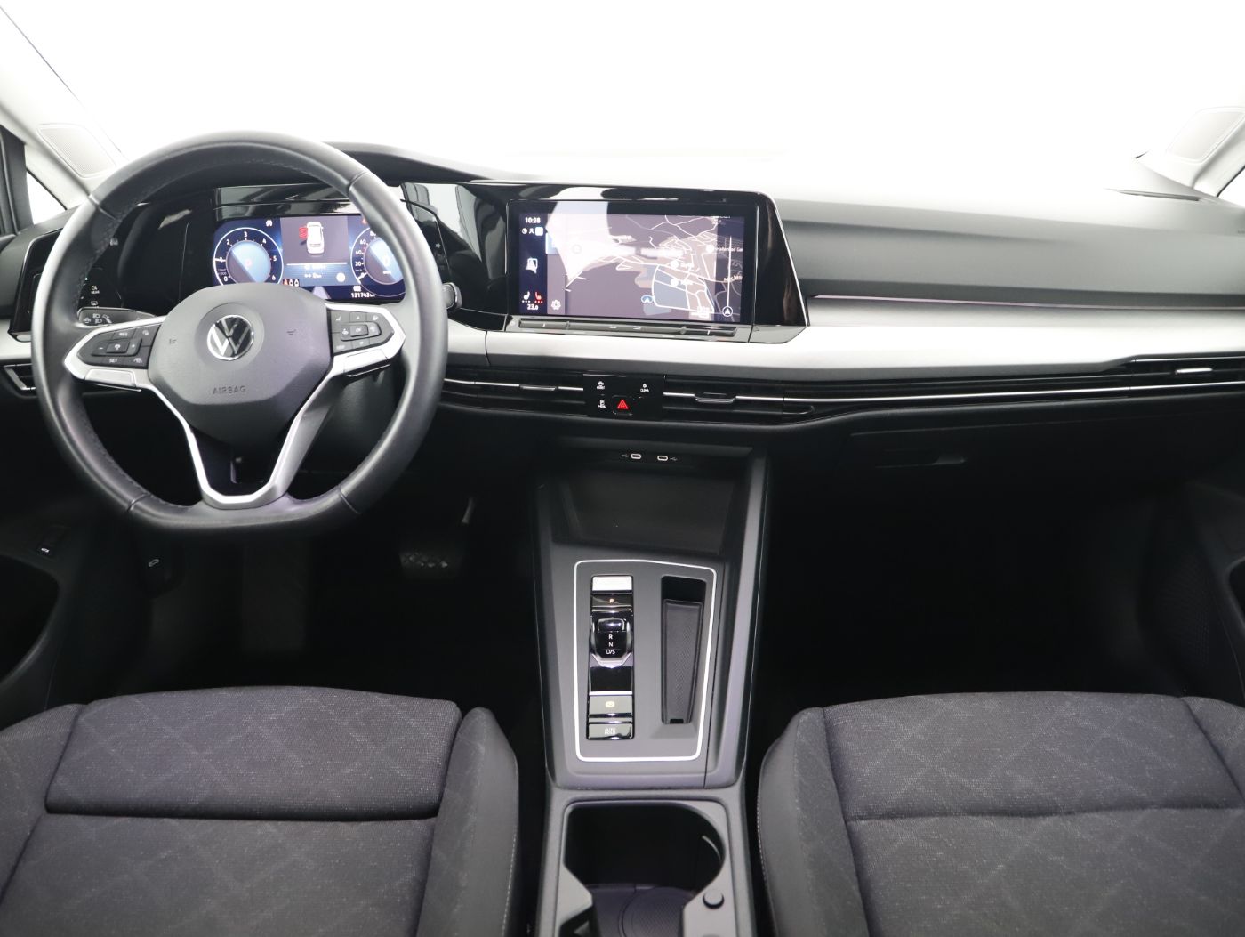 VW Golf VIII Var. 2.0 TDI Life DSG | Bild 15 von 28