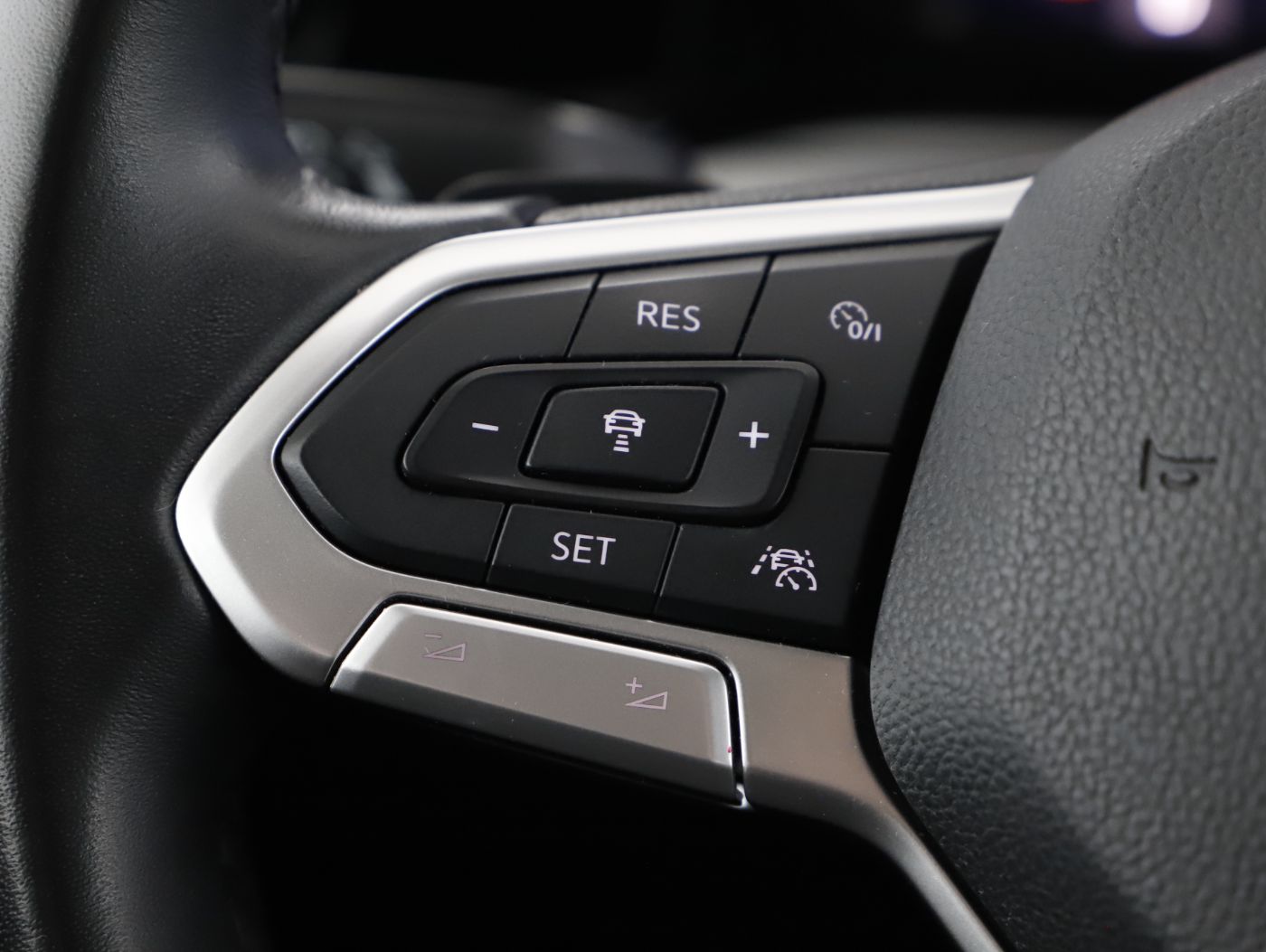 VW Golf VIII Var. 2.0 TDI Life DSG | Bild 18 von 28