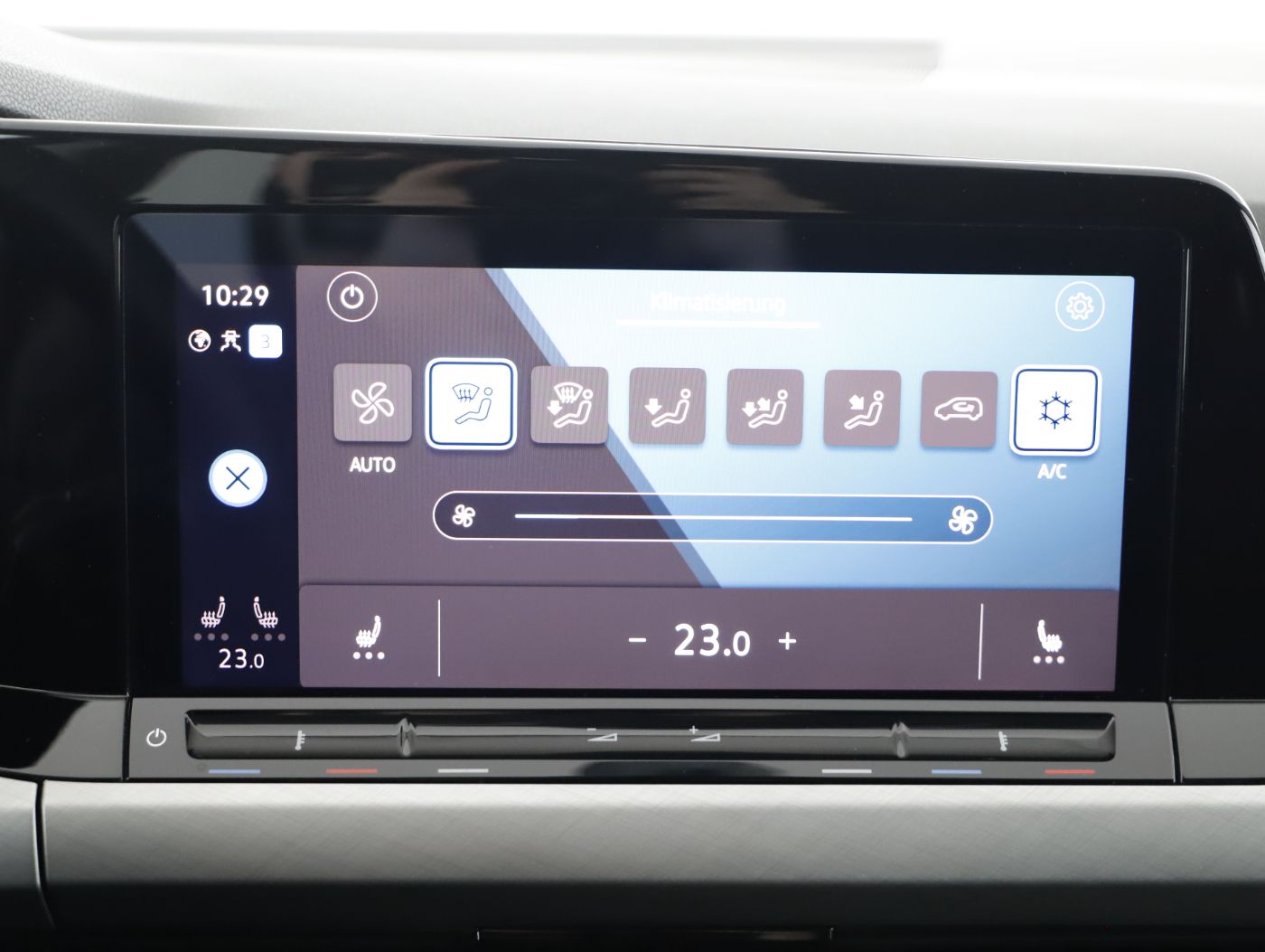 VW Golf VIII Var. 2.0 TDI Life DSG | Bild 20 von 28