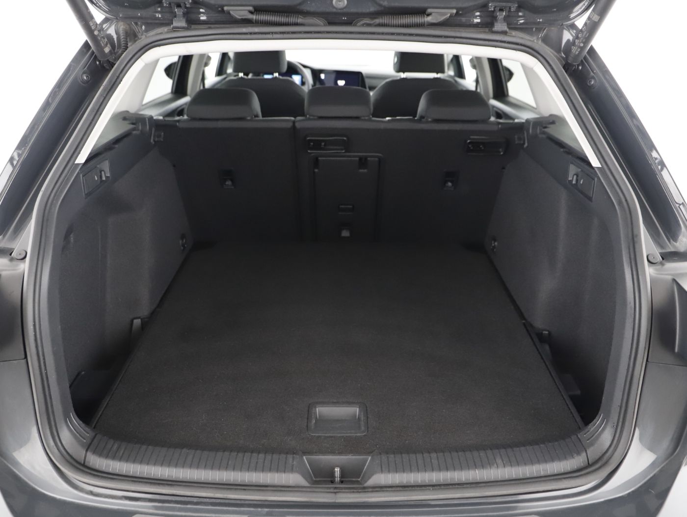 VW Golf VIII Var. 2.0 TDI Life DSG | Bild 26 von 28