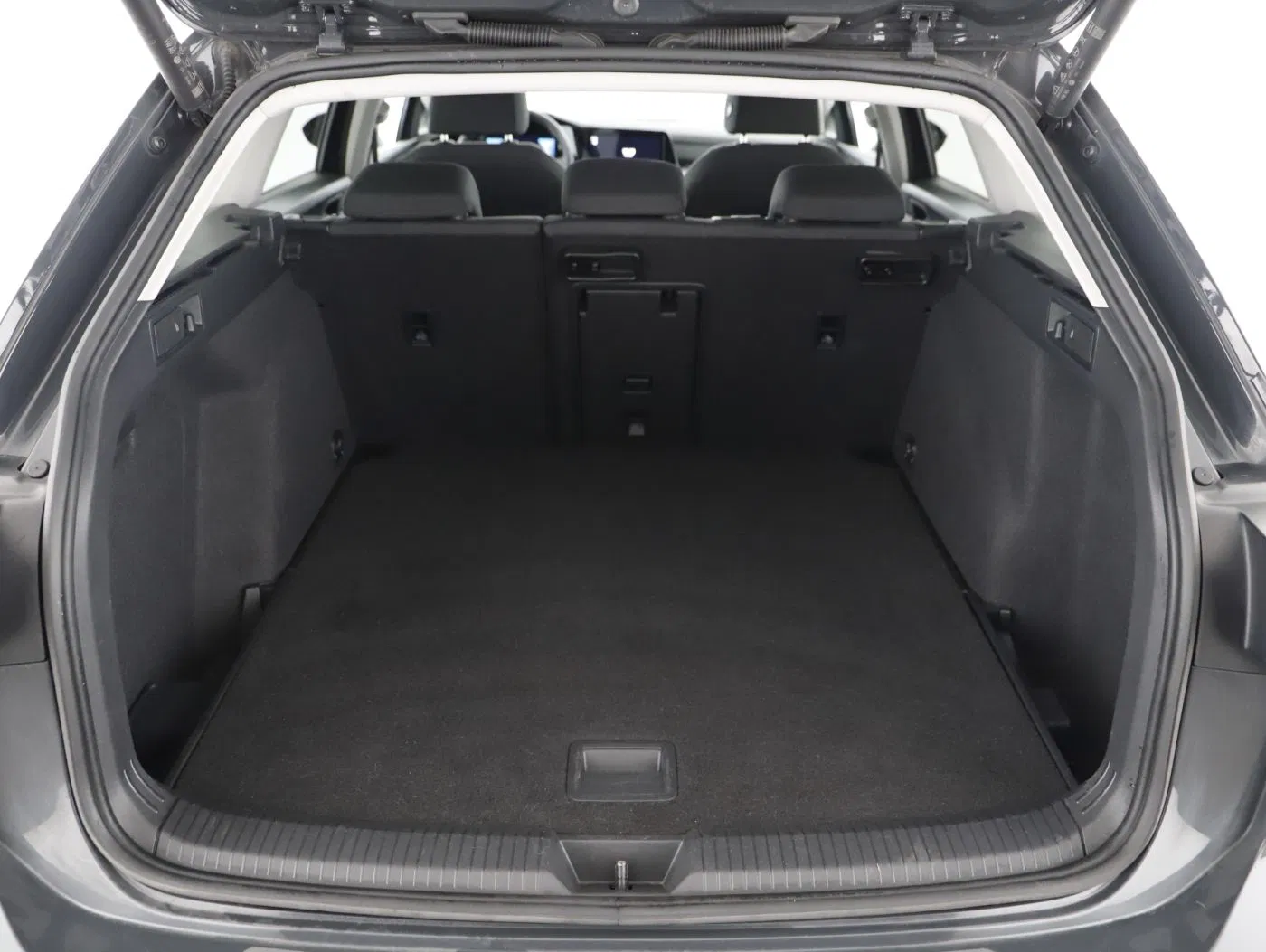 VW Golf VIII Var. 2.0 TDI Life DSG | Bild 26 von 28