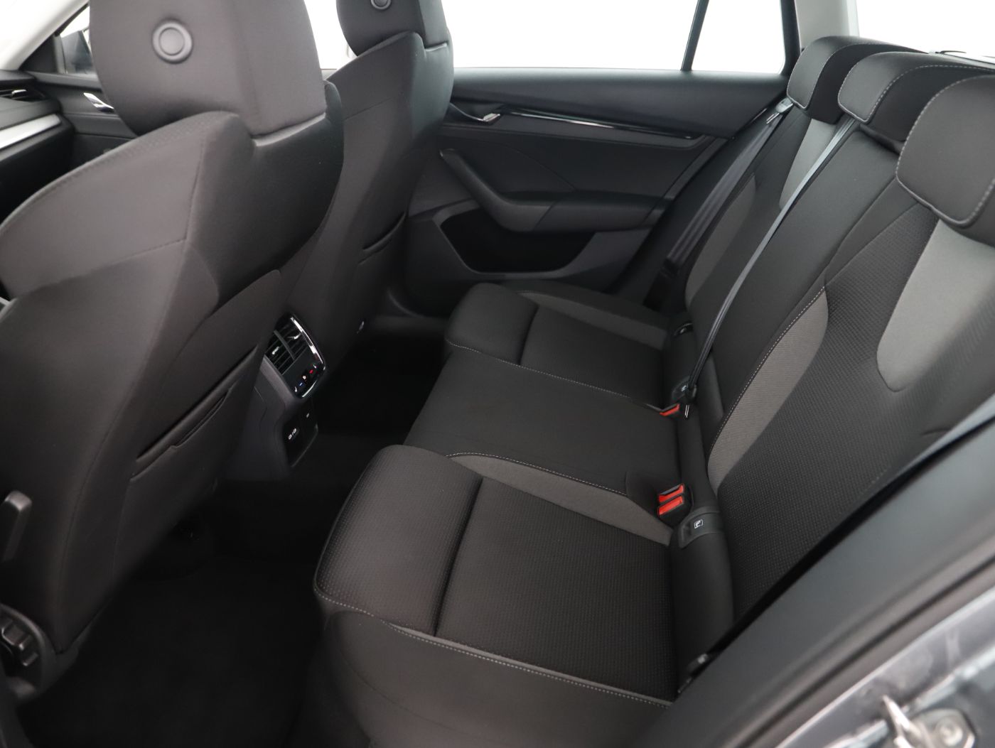 Skoda Octavia Combi 2.0 TDI Amb. DSG | Bild 24 von 26