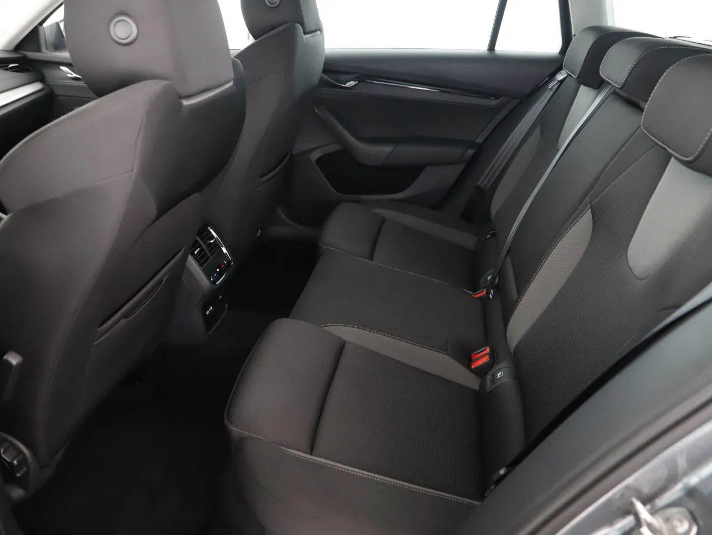 Skoda Octavia Combi 2.0 TDI Amb. DSG | Bild 24 von 26