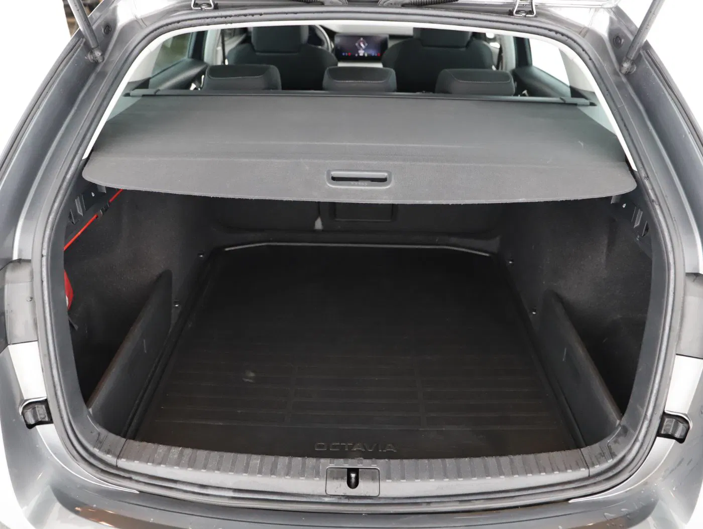 Skoda Octavia Combi 2.0 TDI Amb. DSG | Bild 25 von 26