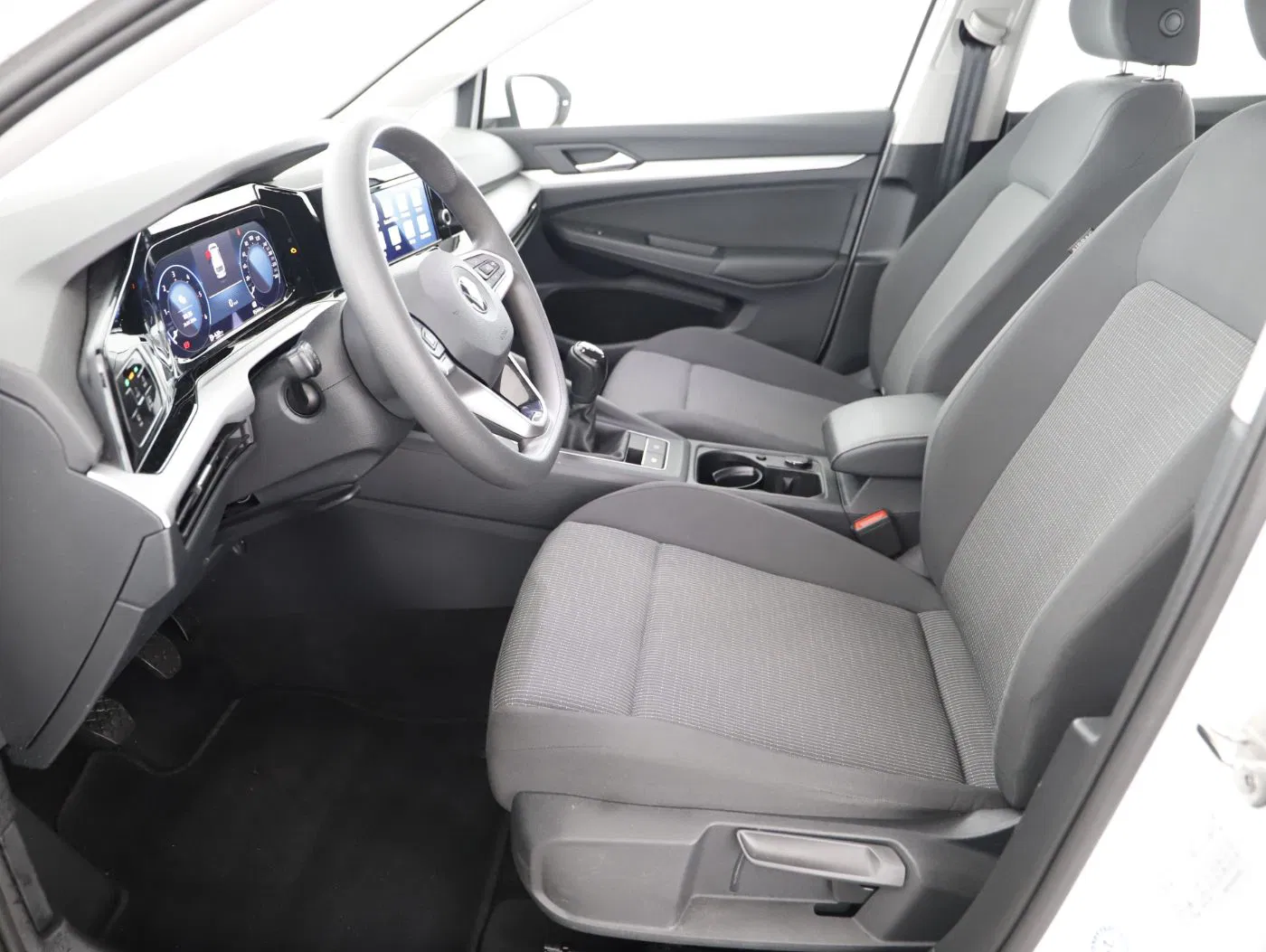 VW Golf VIII Variant 2.0TDI | Bild 14 von 27