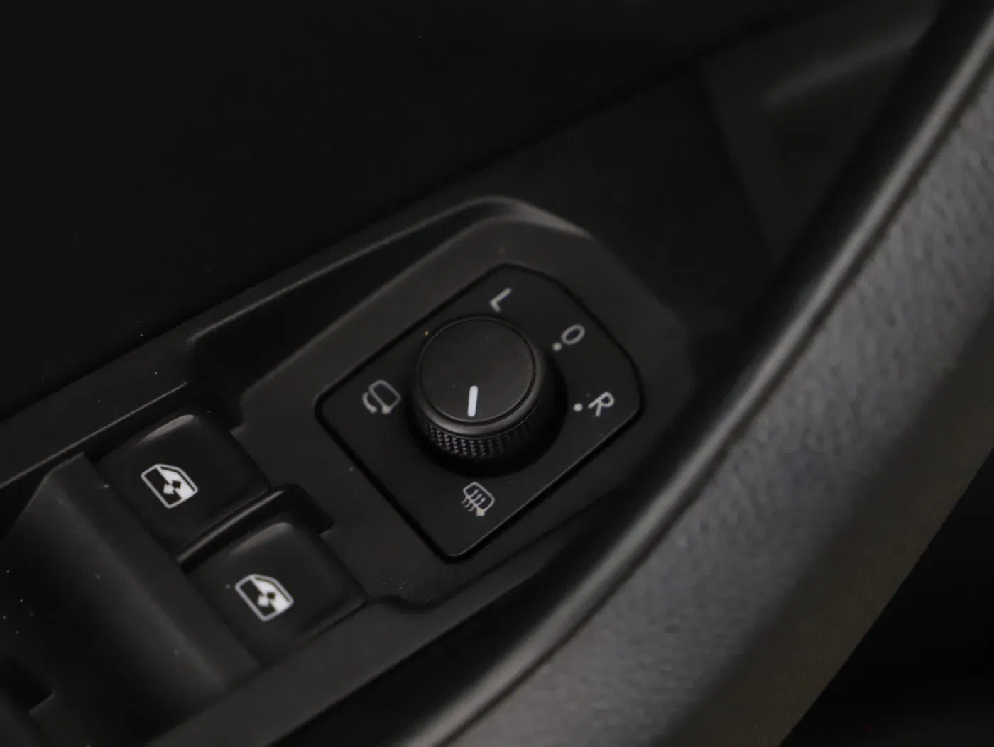 Skoda Karoq 2.0 TDI 4x4 Sportl. DSG | Bild 12 von 27