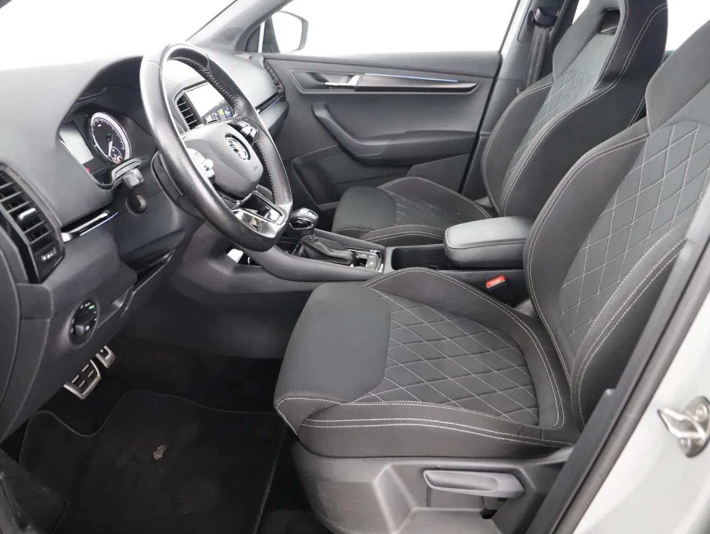 Skoda Karoq 2.0 TDI 4x4 Sportl. DSG | Bild 14 von 27