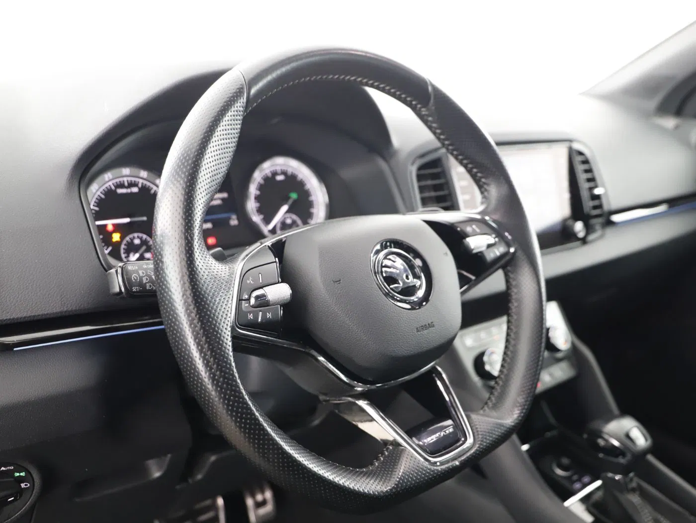 Skoda Karoq 2.0 TDI 4x4 Sportl. DSG | Bild 17 von 27