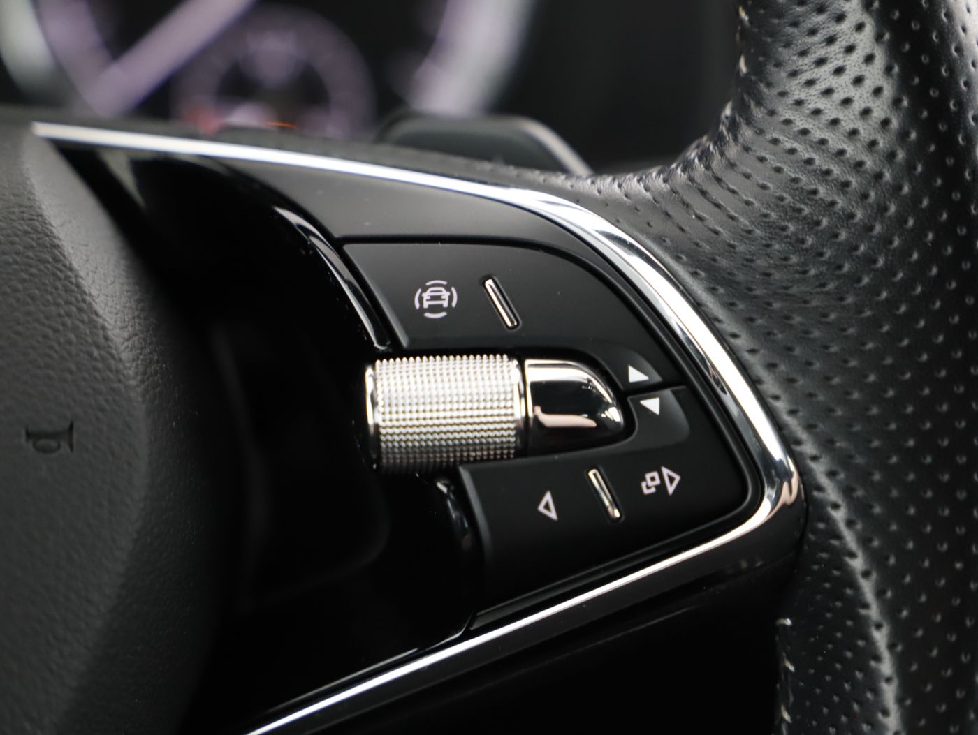 Skoda Karoq 2.0 TDI 4x4 Sportl. DSG | Bild 19 von 27