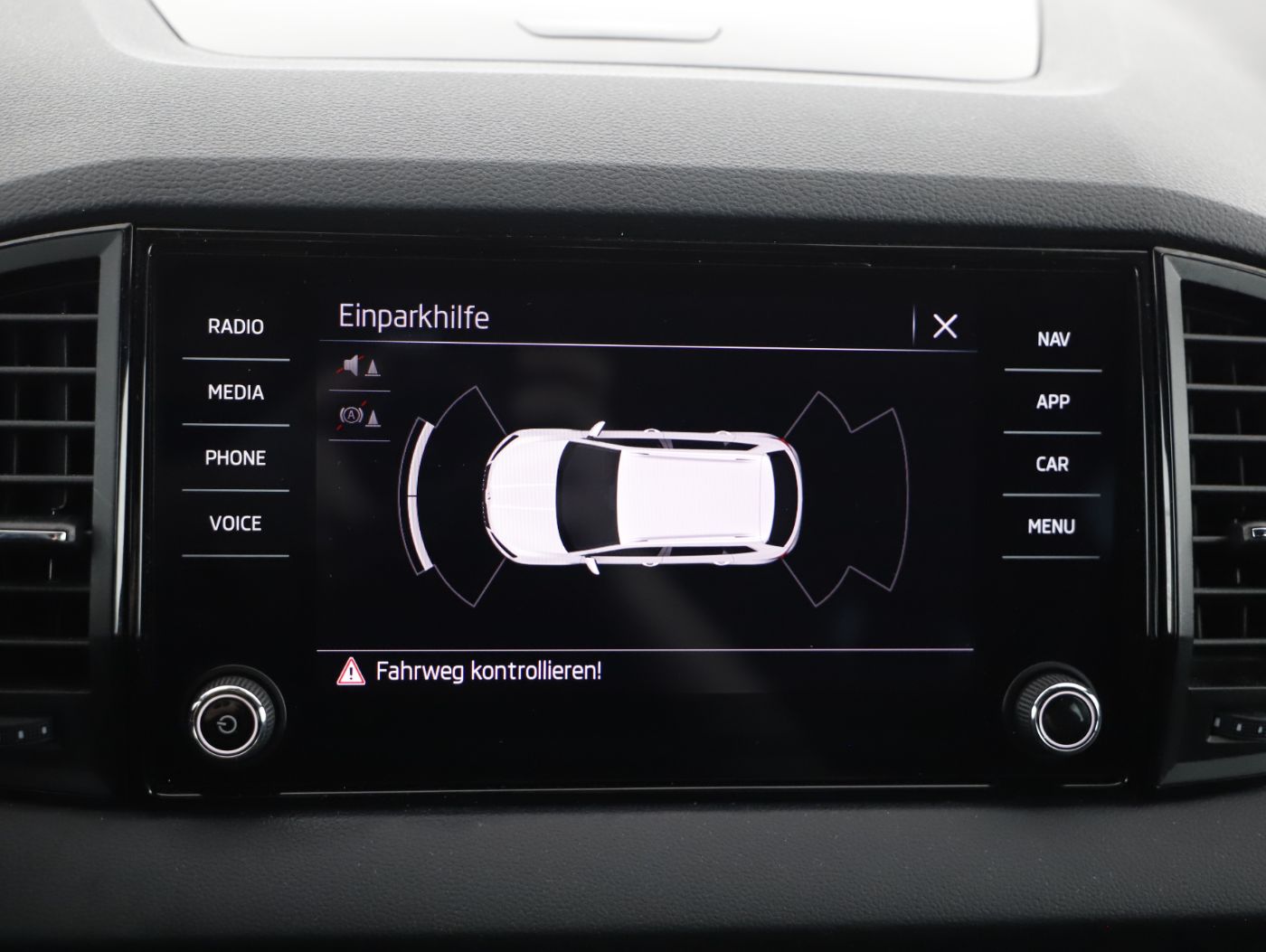 Skoda Karoq 2.0 TDI 4x4 Sportl. DSG | Bild 22 von 27