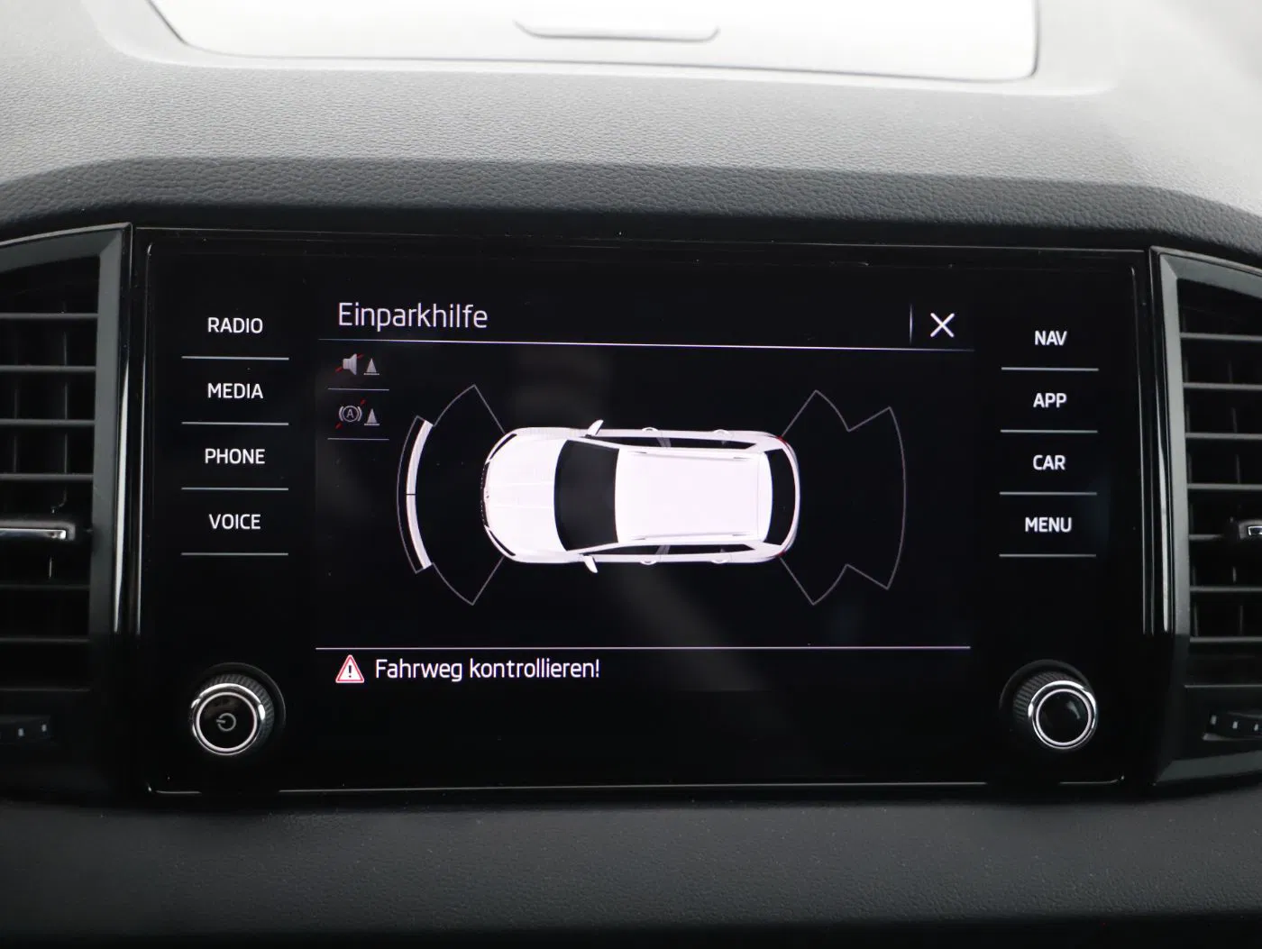 Skoda Karoq 2.0 TDI 4x4 Sportl. DSG | Bild 22 von 27