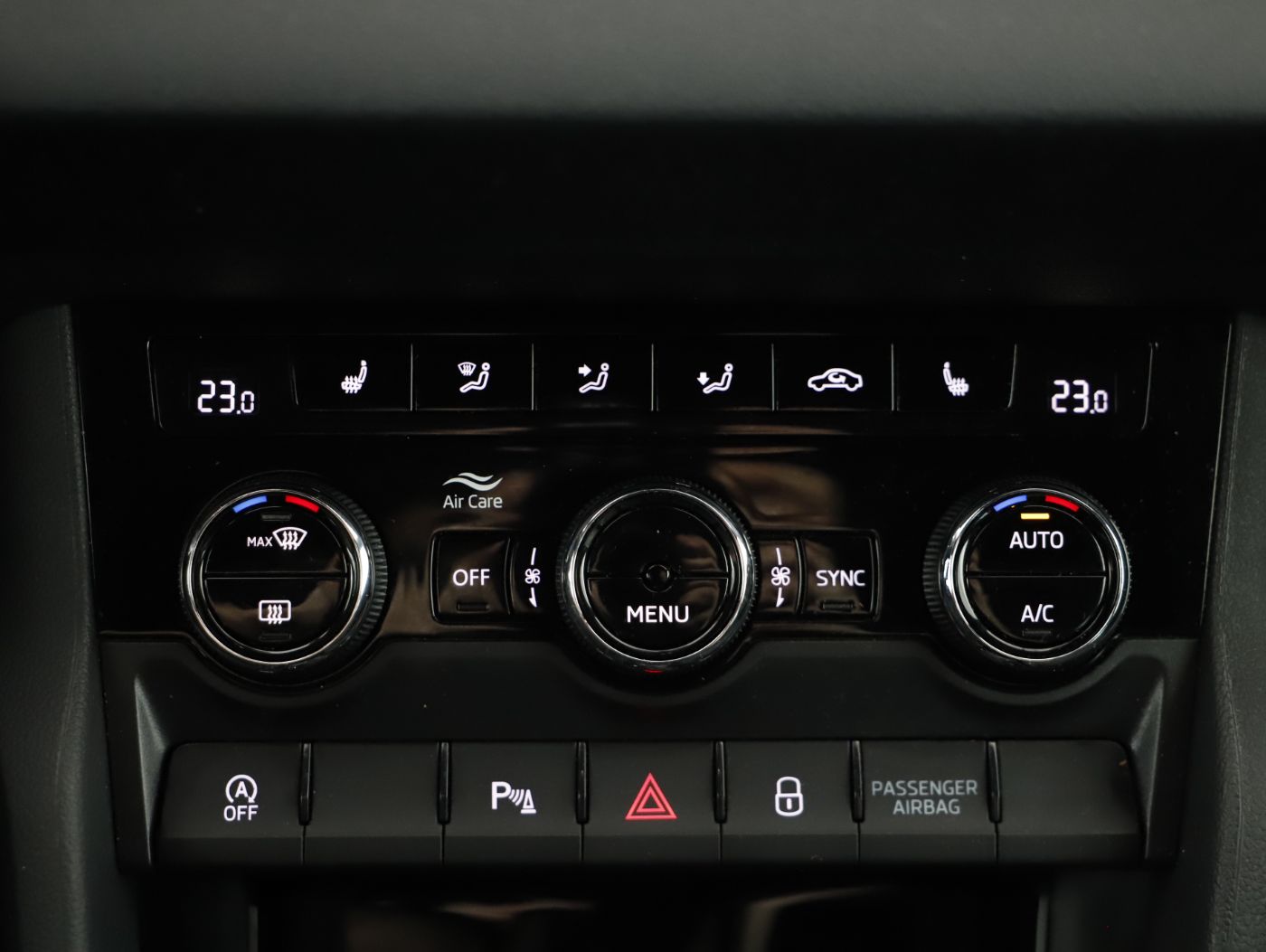 Skoda Karoq 2.0 TDI 4x4 Sportl. DSG | Bild 23 von 27