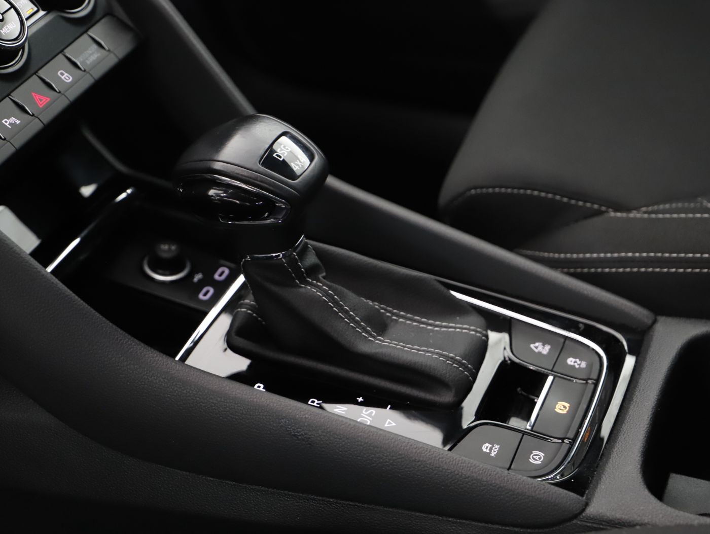 Skoda Karoq 2.0 TDI 4x4 Sportl. DSG | Bild 24 von 27