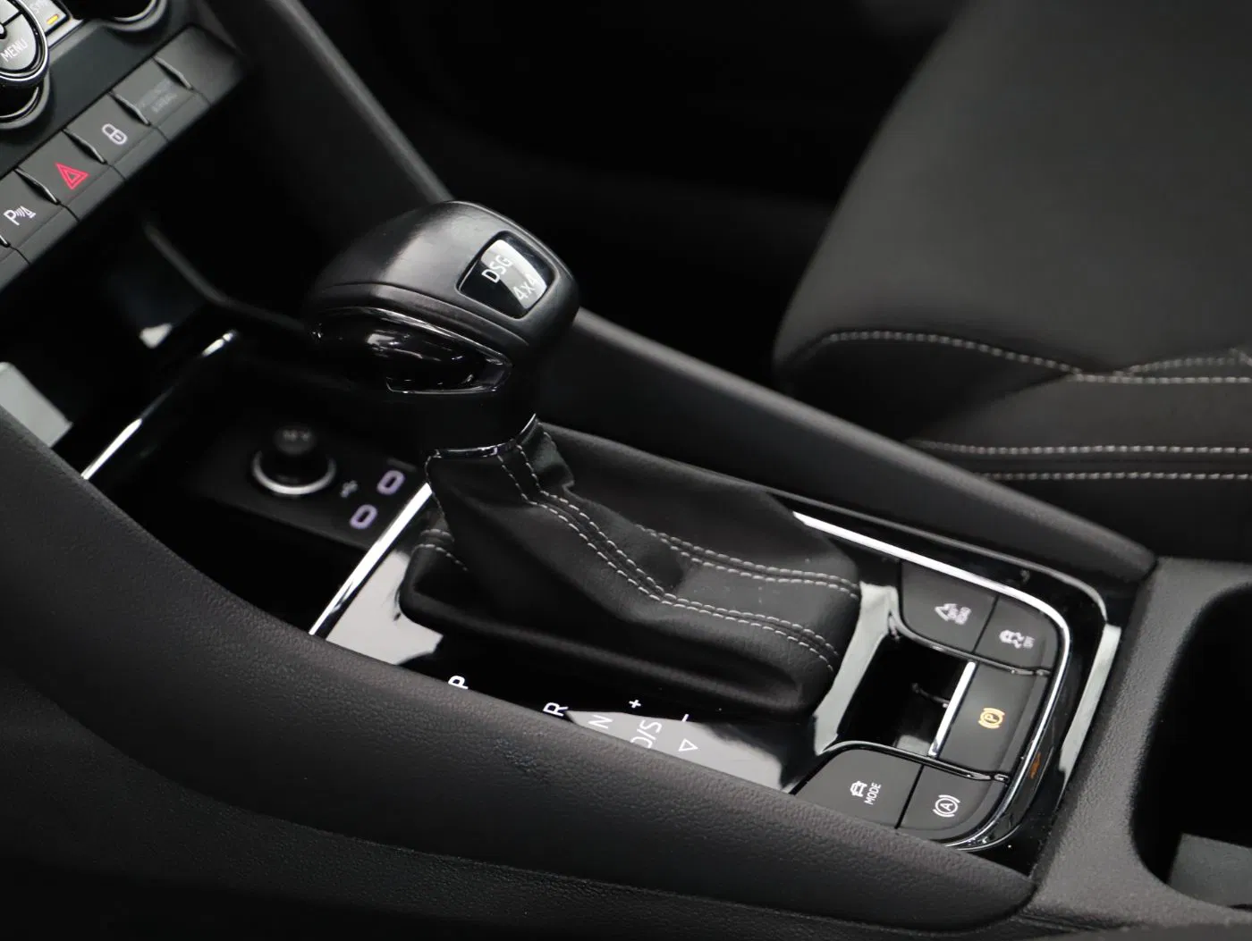 Skoda Karoq 2.0 TDI 4x4 Sportl. DSG | Bild 24 von 27