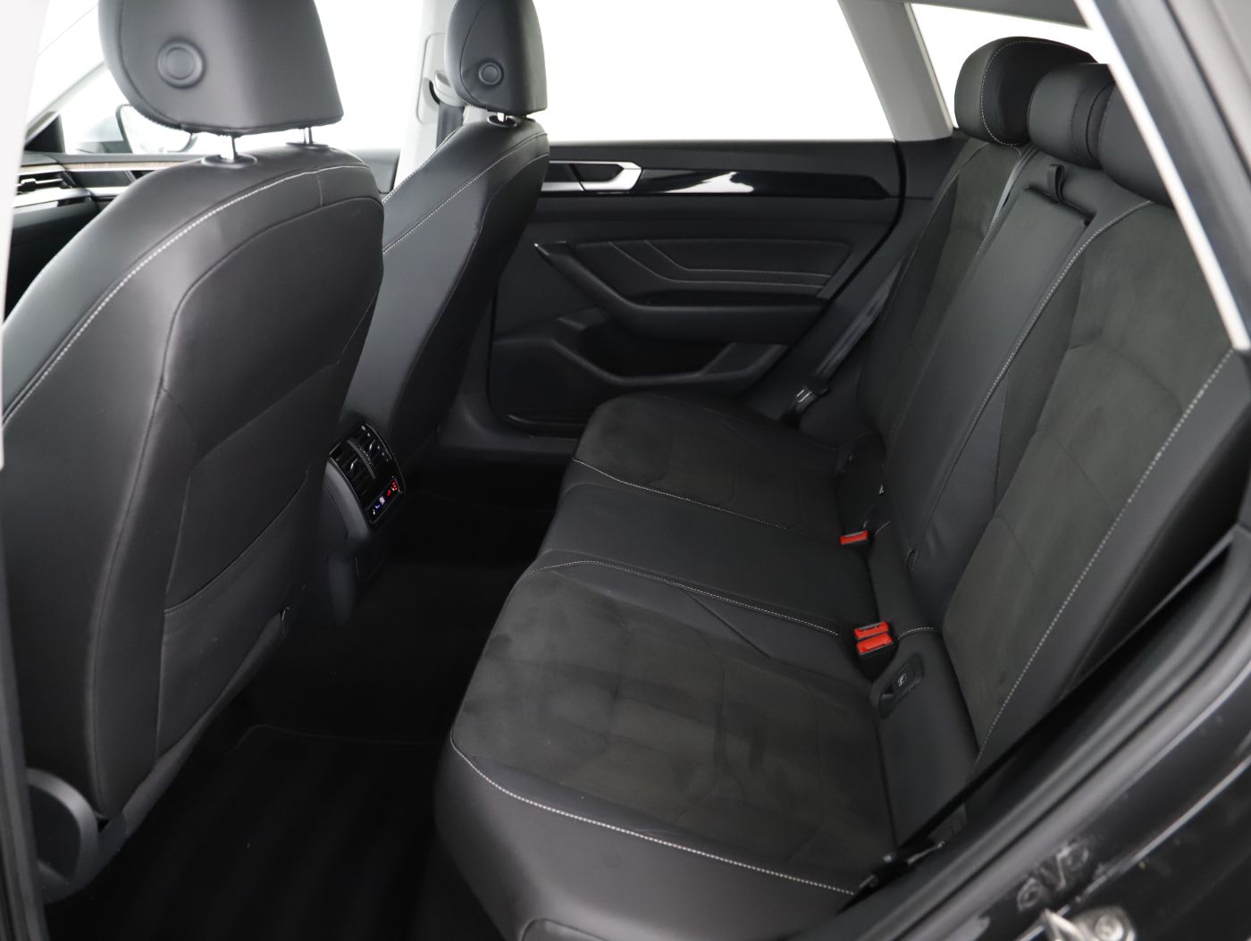 VW Arteon SB 2.0TDI Eleg. DSG | Bild 25 von 28