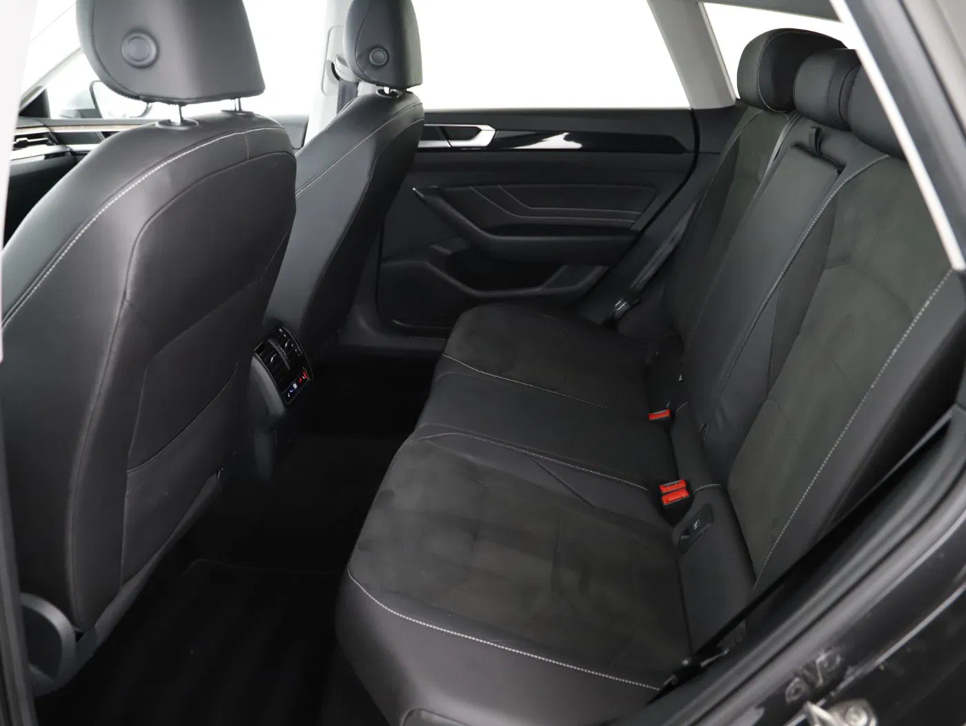 VW Arteon SB 2.0TDI Eleg. DSG | Bild 25 von 28