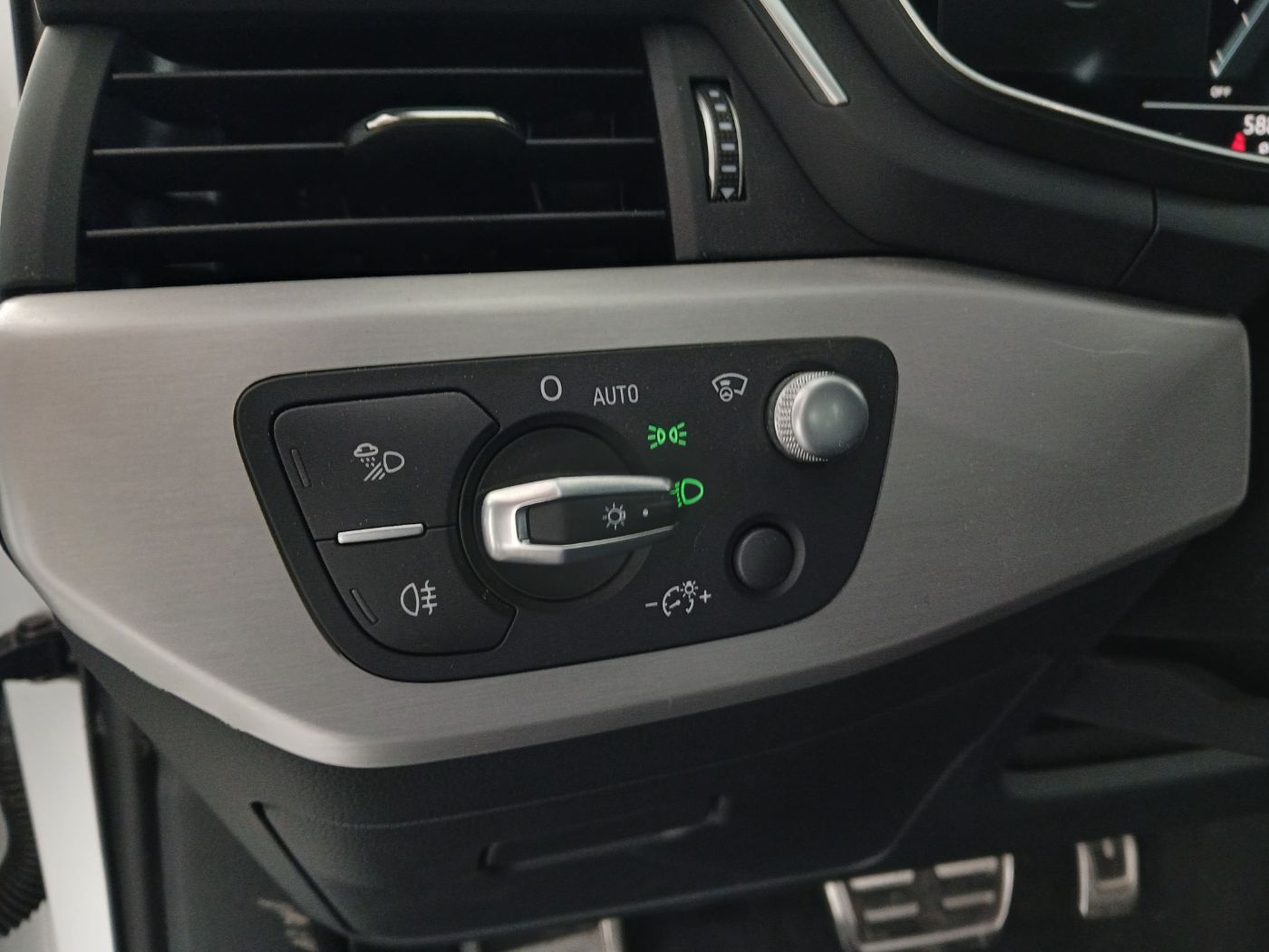 Audi A4 35 TFSI S-Line Aut. | Bild 12 von 25