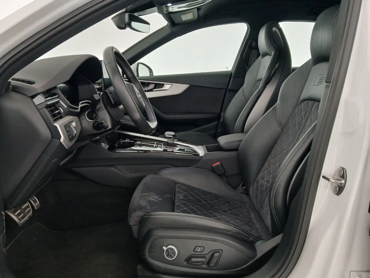 Audi A4 35 TFSI S-Line Aut. | Bild 13 von 25