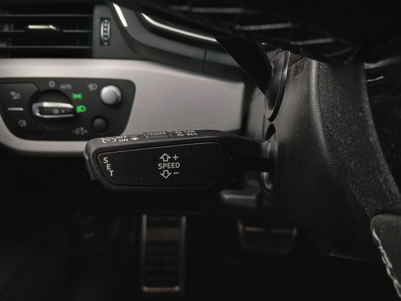 Audi A4 35 TFSI S-Line Aut. | Bild 18 von 25