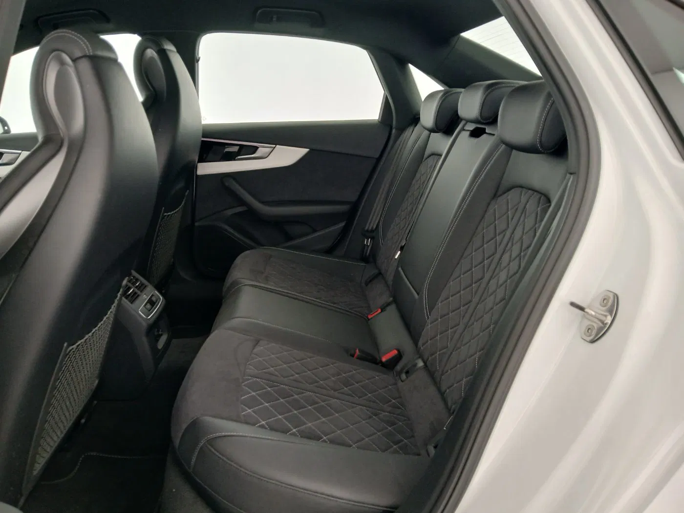 Audi A4 35 TFSI S-Line Aut. | Bild 24 von 25