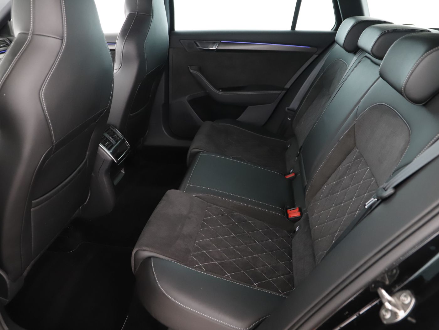 Skoda Superb Combi iV Sportline DSG | Bild 25 von 28