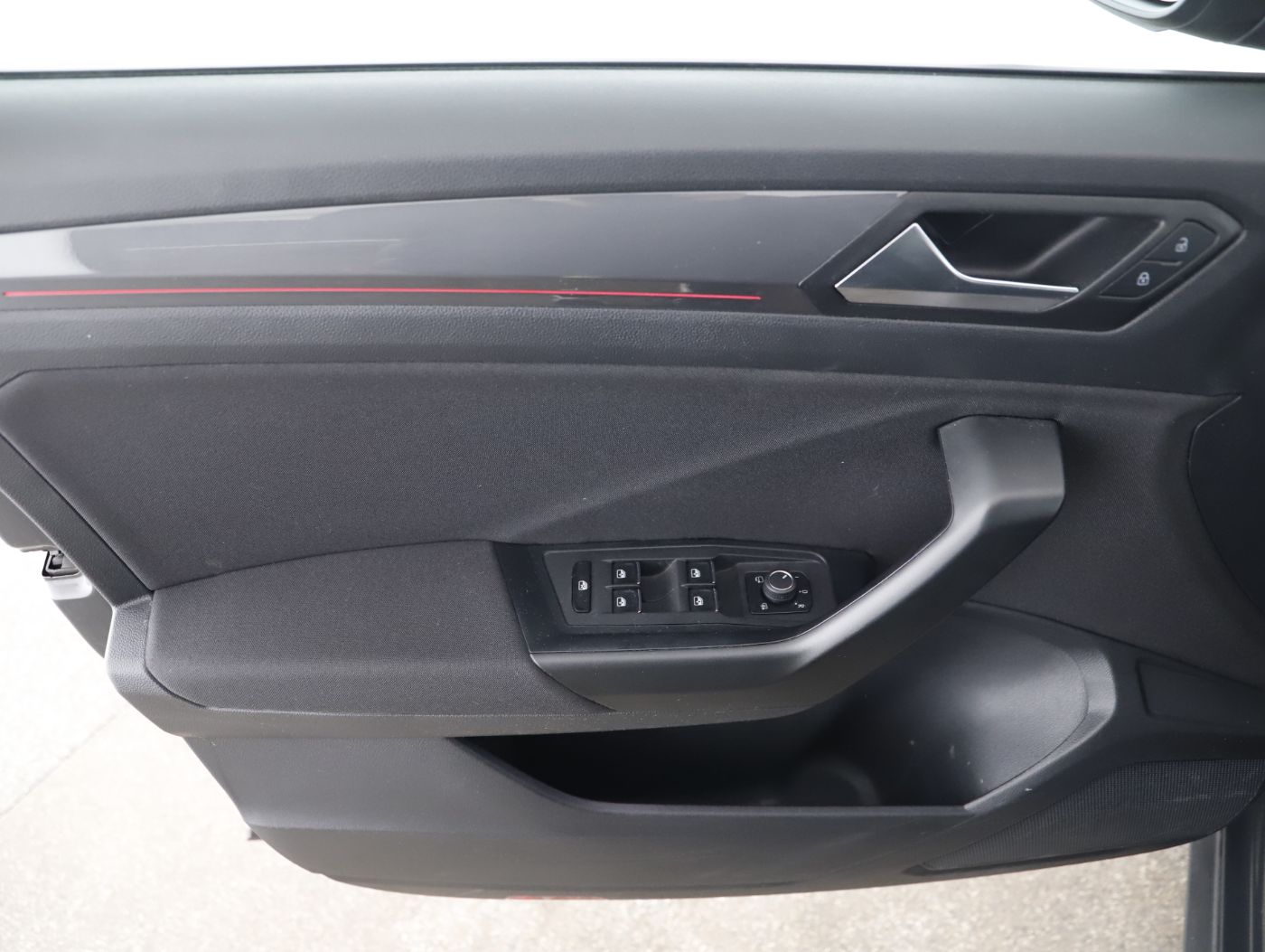 VW T-Roc 1.5TSI Sport DSG | Bild 9 von 23