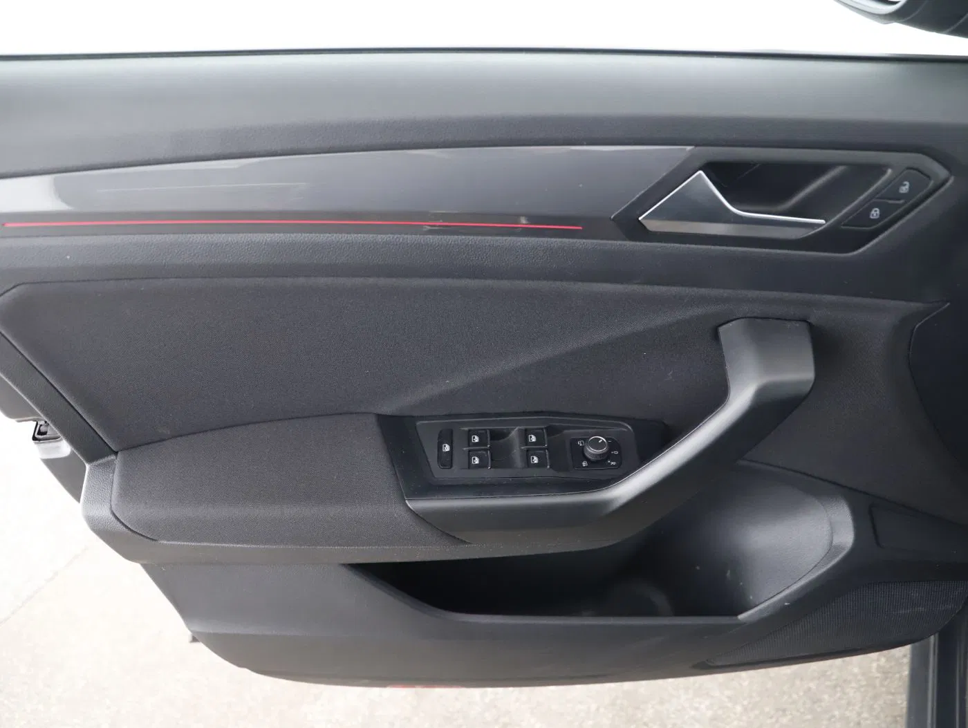 VW T-Roc 1.5TSI Sport DSG | Bild 9 von 23