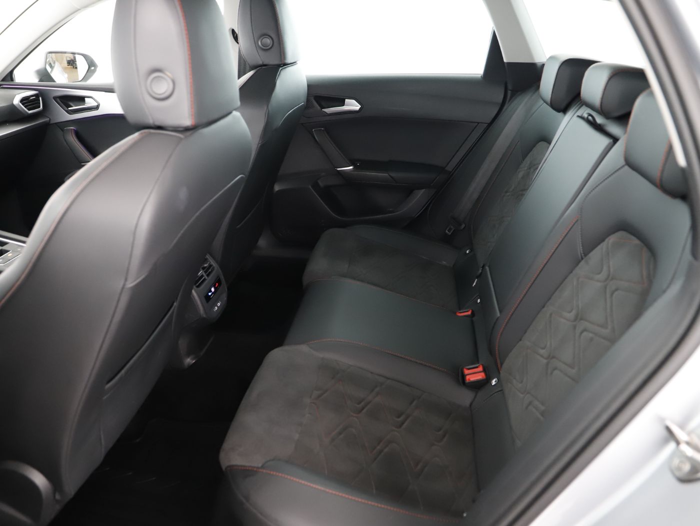 Seat Leon ST 2.0 TDI 4Drive FR DSG | Bild 21 von 24