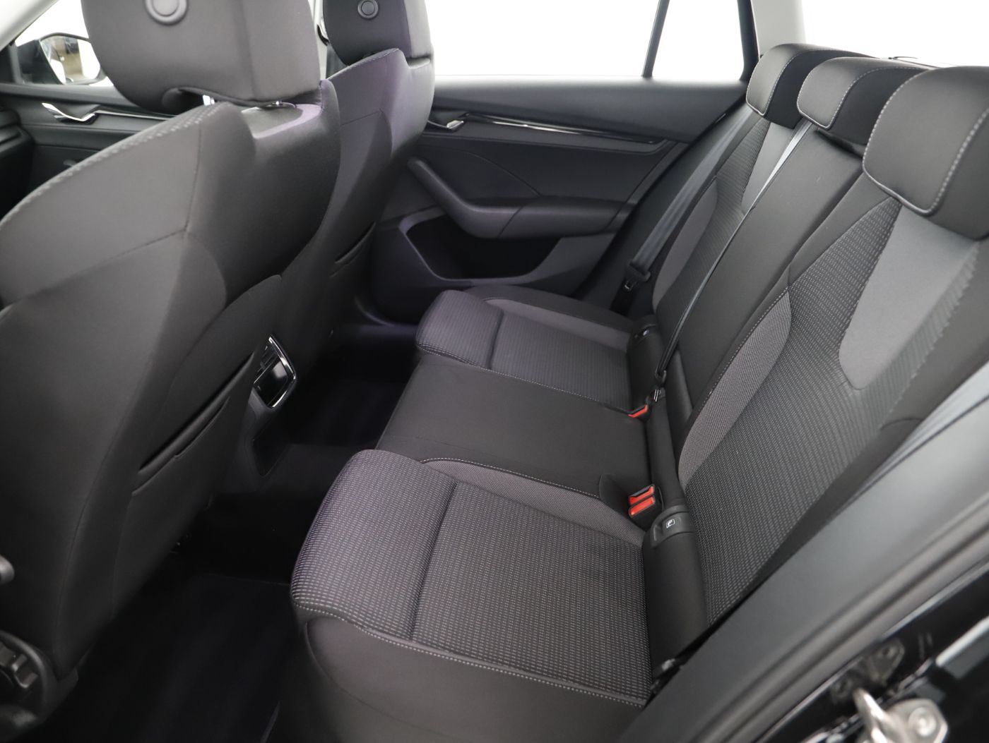 Skoda Octavia Combi 2.0 TDI Amb. DSG | Bild 16 von 24