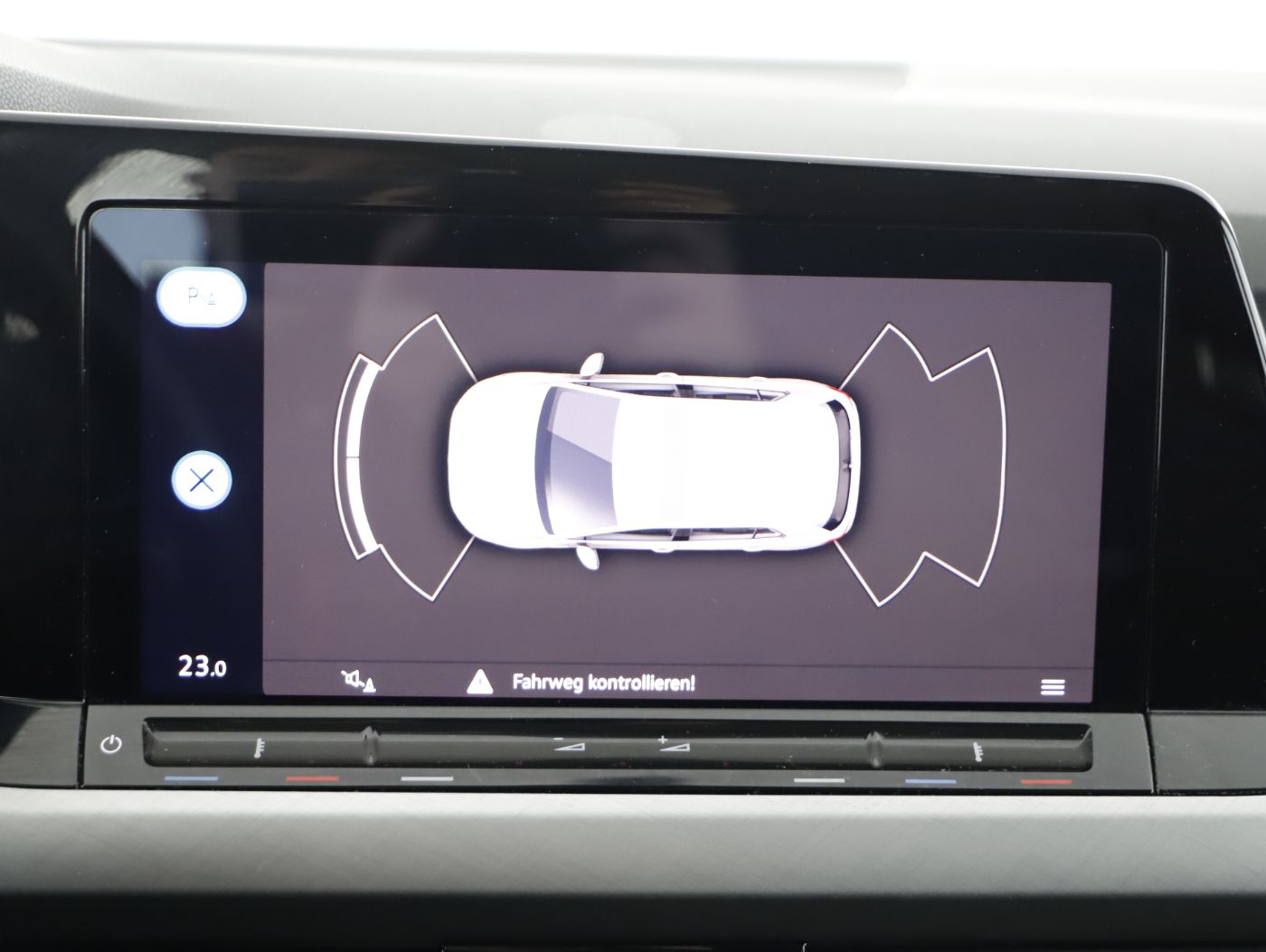 VW Golf VIII 2.0 TDI Life | Bild 16 von 23