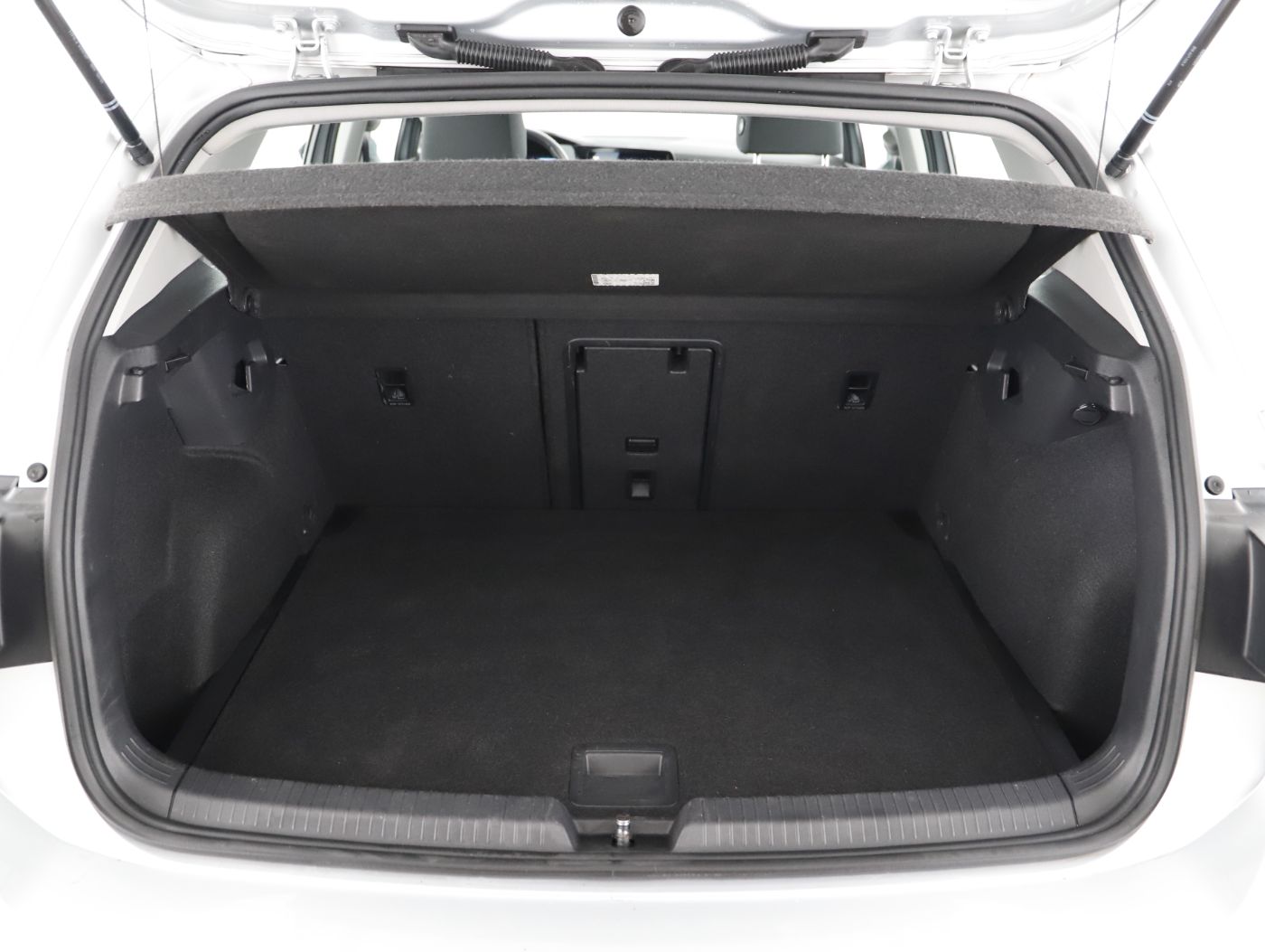 VW Golf VIII 2.0 TDI Life | Bild 23 von 23