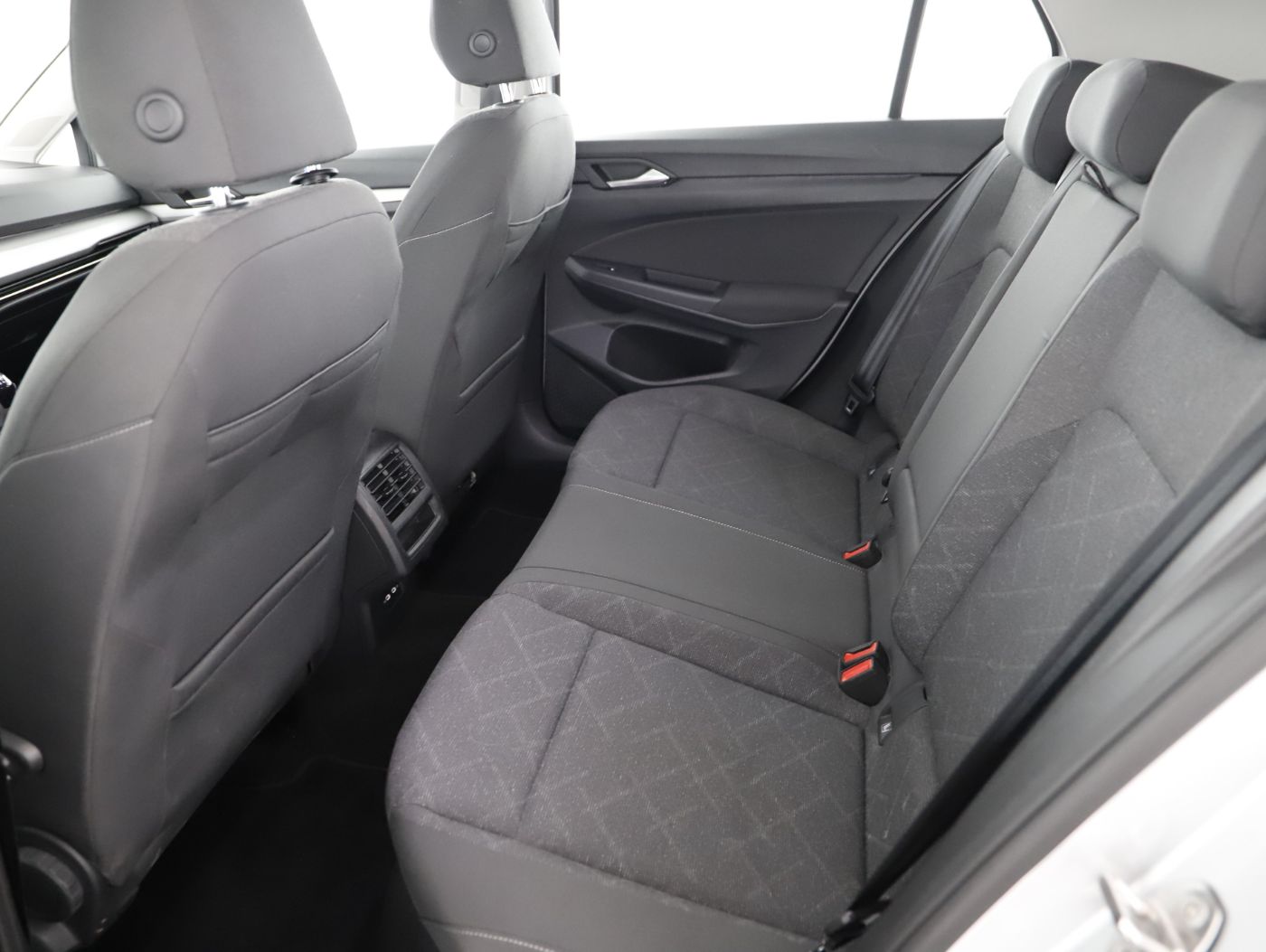VW Golf VIII 2.0 TDI Life | Bild 8 von 28