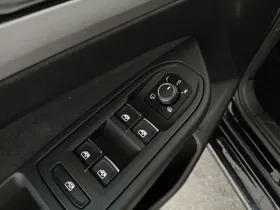 VW Golf VIII Var. 1.0 eTSI Life DSG | Thumbnail 12 von 26