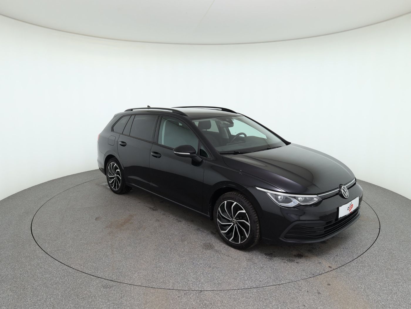 VW Golf VIII Var. 1.0 eTSI Life DSG | Bild 4 von 26