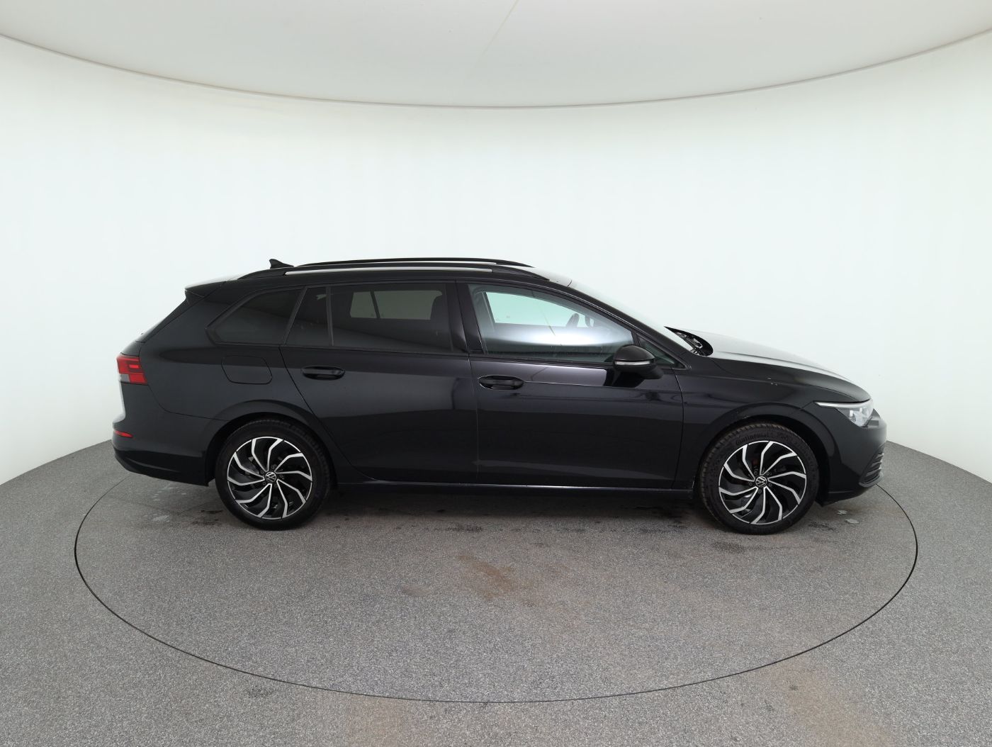 VW Golf VIII Var. 1.0 eTSI Life DSG | Bild 5 von 26