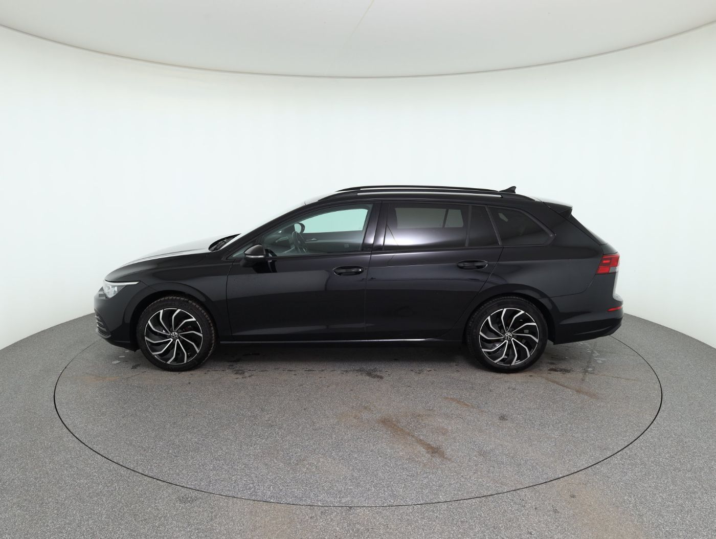 VW Golf VIII Var. 1.0 eTSI Life DSG | Bild 9 von 26