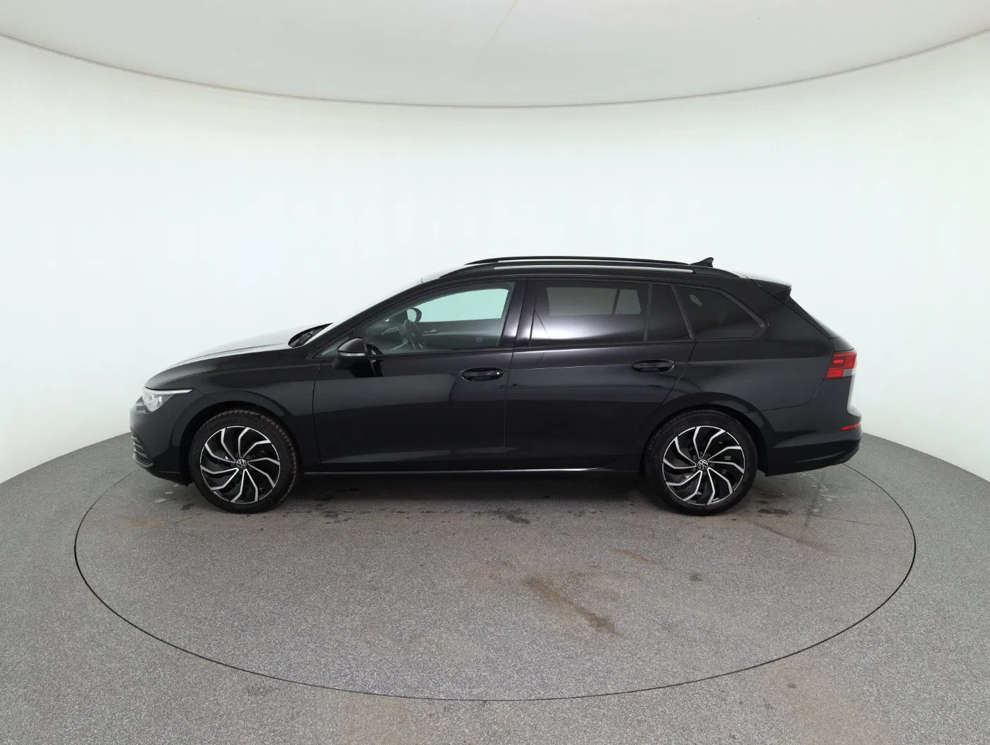 VW Golf VIII Var. 1.0 eTSI Life DSG | Bild 9 von 26