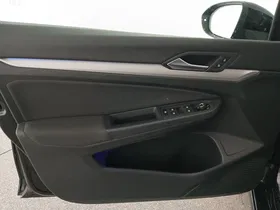 VW Golf VIII Var. 1.0 eTSI Life DSG | Thumbnail 11 von 26