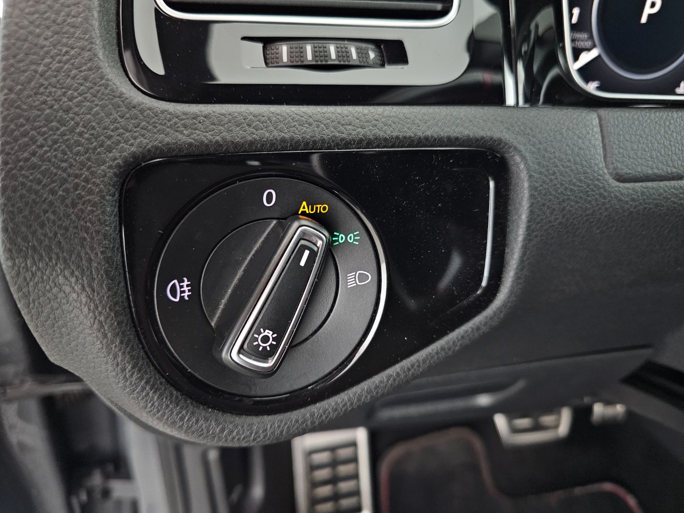 VW Golf VII 2.0 TSI GTI TCR DSG | Bild 13 von 26